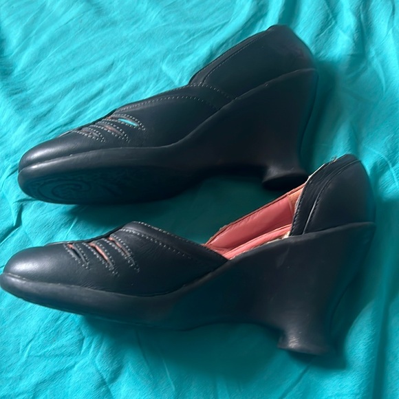 John Fluevog Friends Black Heels. Discontinued retro with vintage pinup style! - Picture 5 of 5